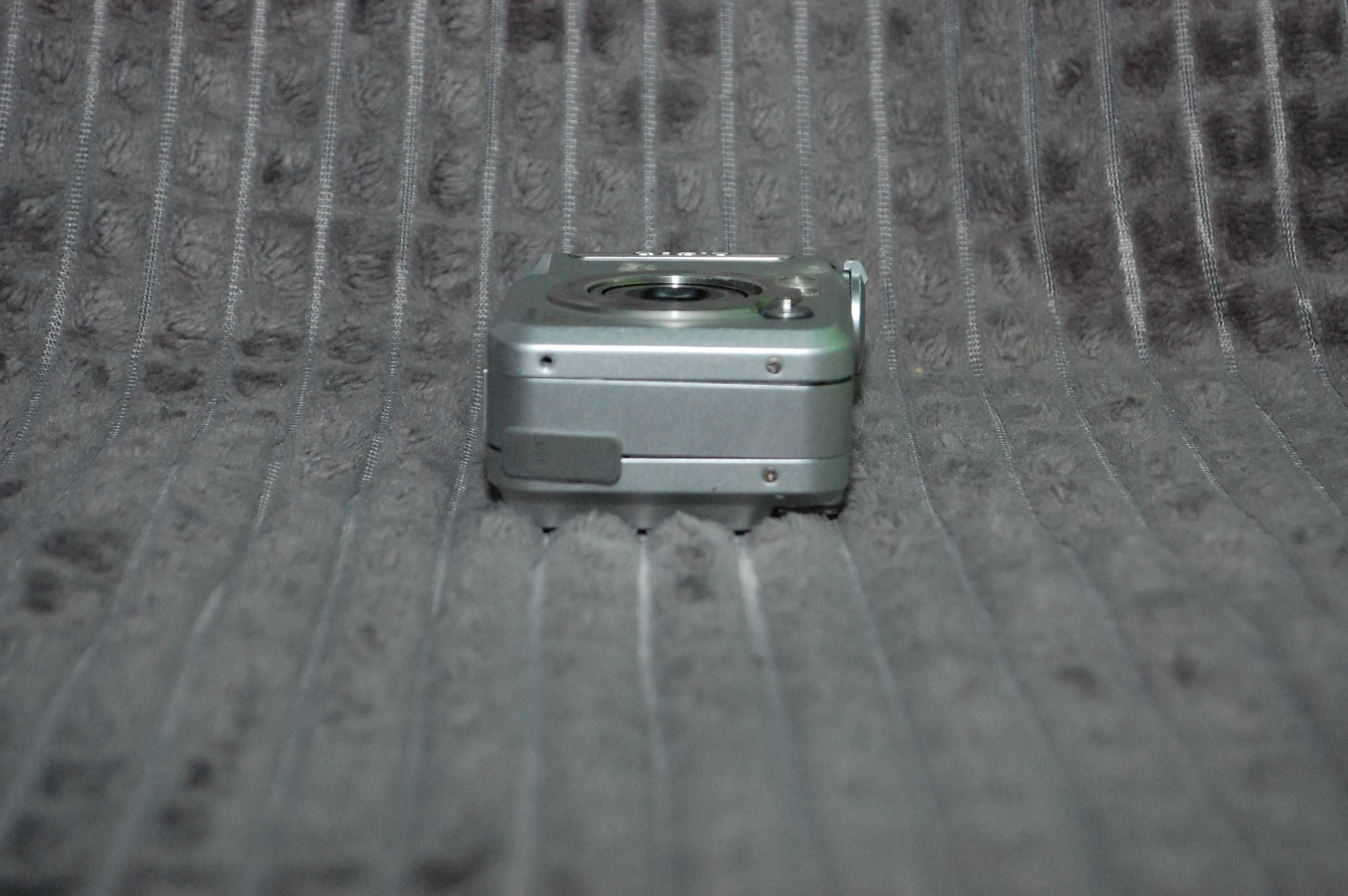 Aparat cyfrowy kompaktowy Casio qv r61
