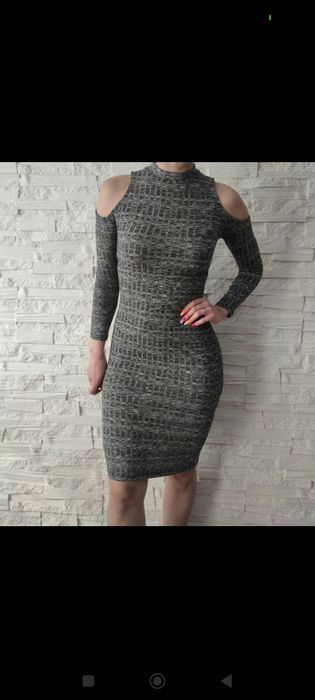 Ciepła sukienka MIDI Dopasowana z rękawkiem
Rozmiar S