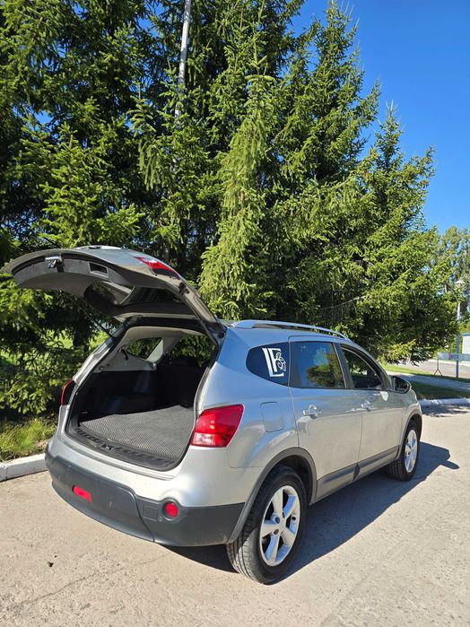 Автомобіль Nissan Qashqai +2