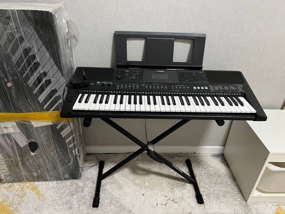 Сінтезатор Піаніно Yamaha PSR E463 Стан Гарний + Стійка крокодил