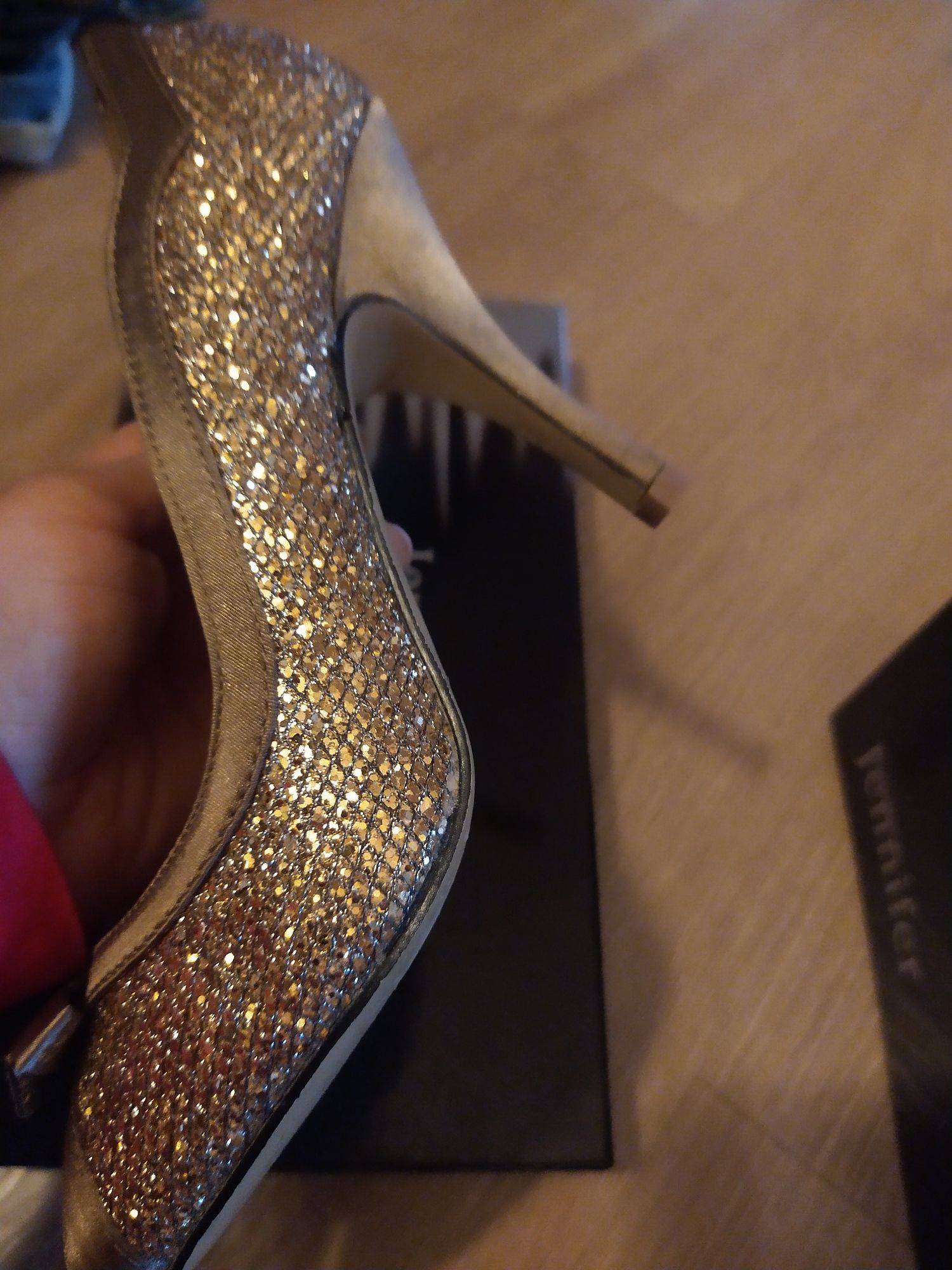 Zlote, elegancję buty