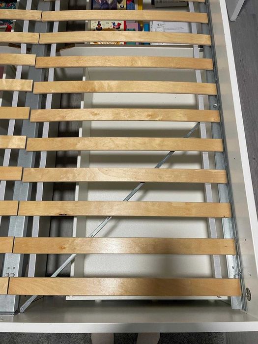 CAMA CASAL 200x140 cm, 4 gavetões,  estrado de ripas, bom estado