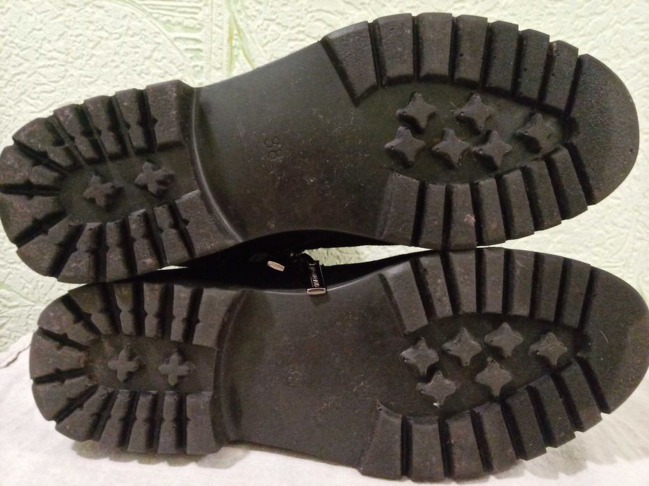 Напівчоботи чорні штучна замша 37 р, ботинки б/у