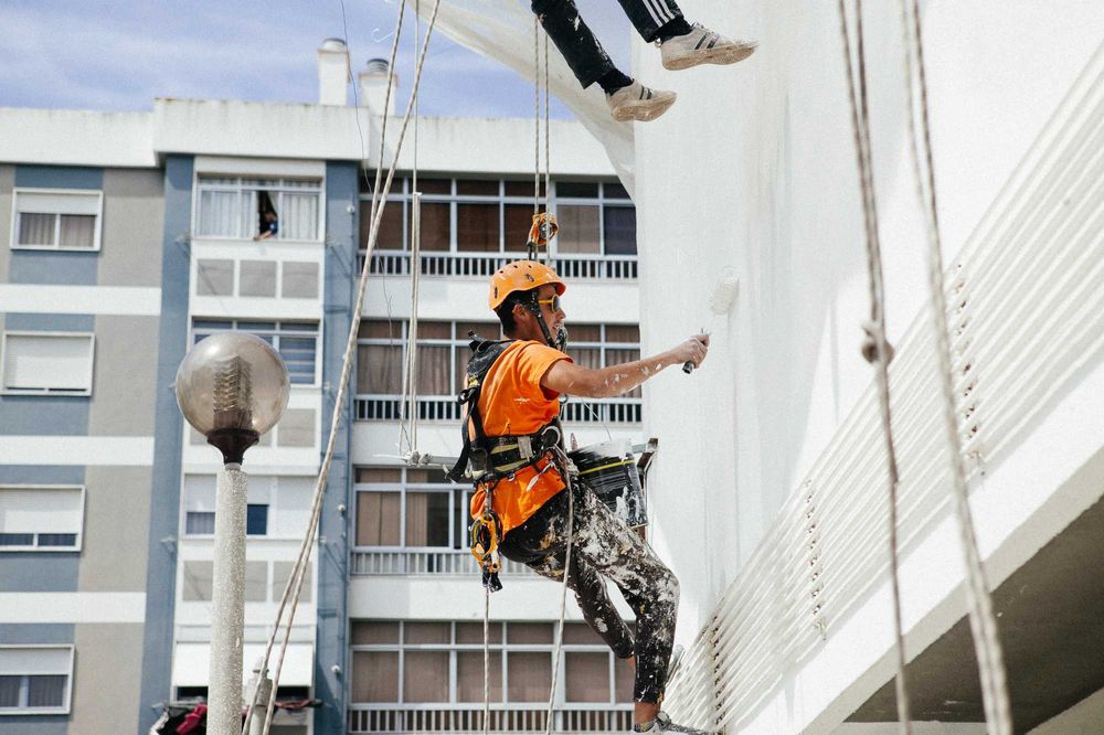 Alpinista, escalador, cordista, irata, rope access.