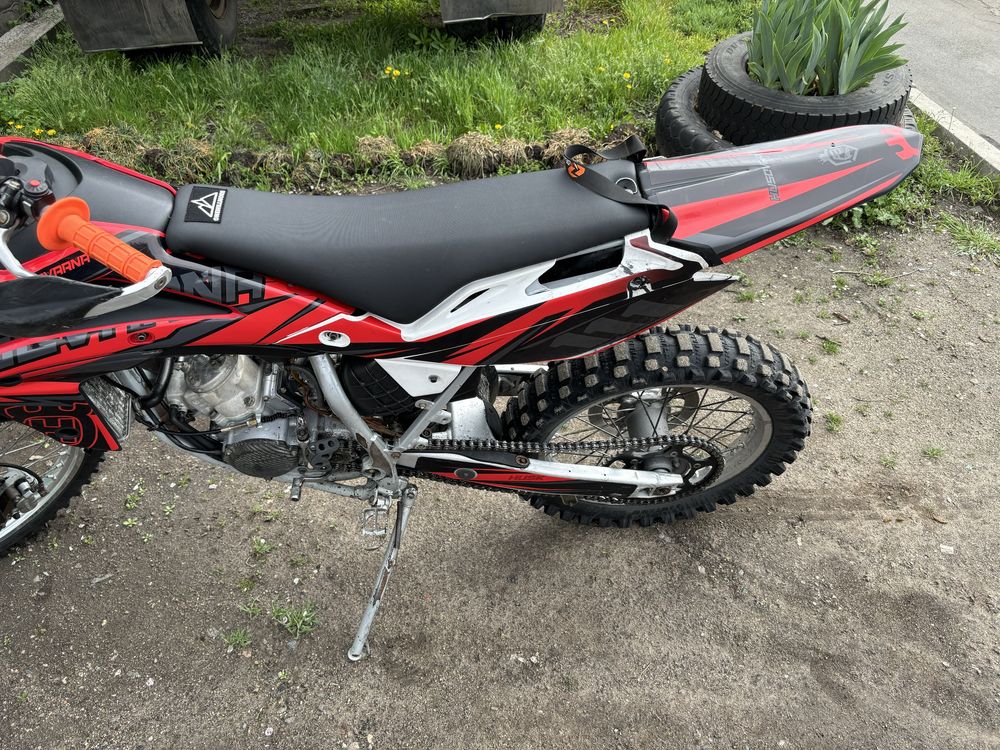 Продам Husqvarna wr 125 2t 2011 год выпуска обслужена.