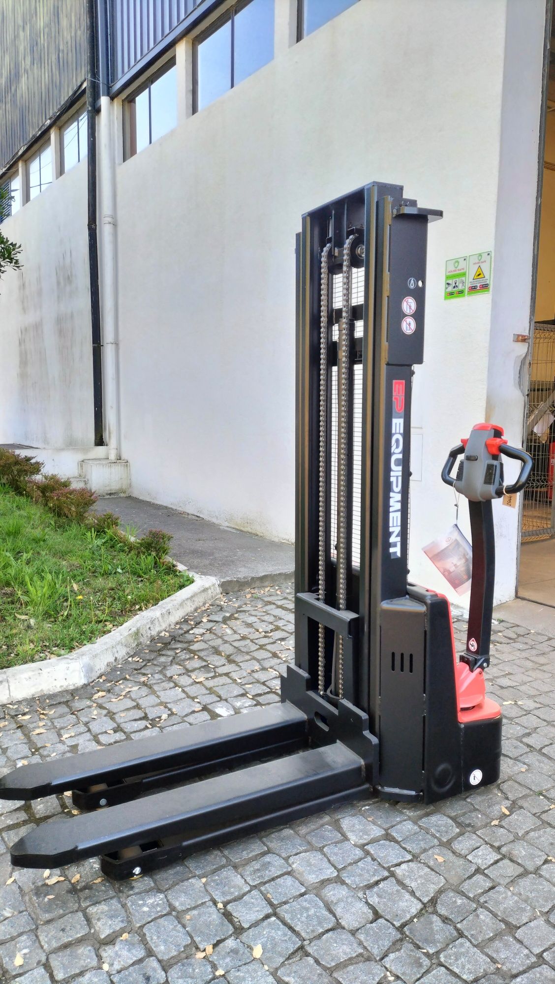 Porta Paletes , Empilhador , Stacker 1500kg , Elev.3Mt , Novo