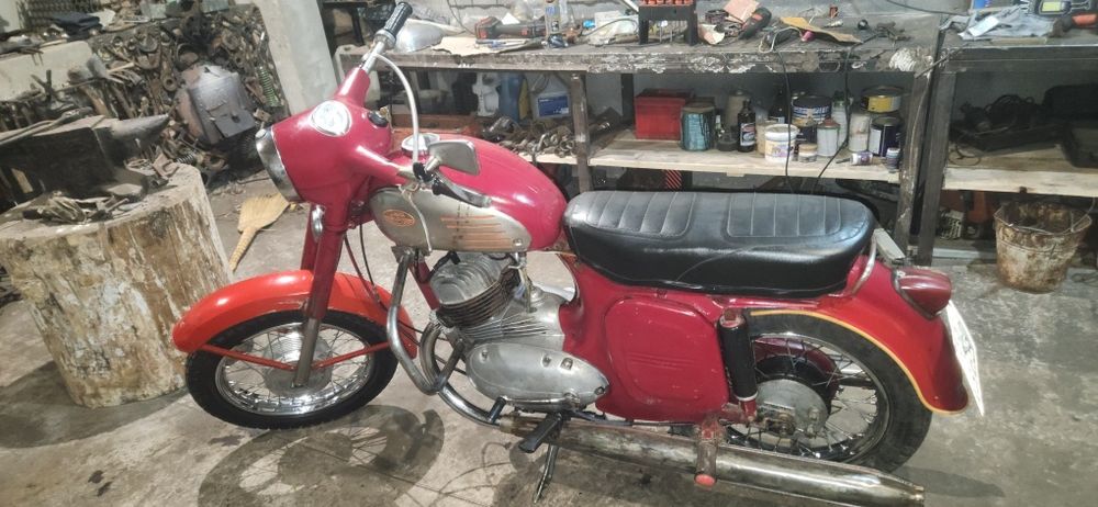 Продам яву старушка 360.