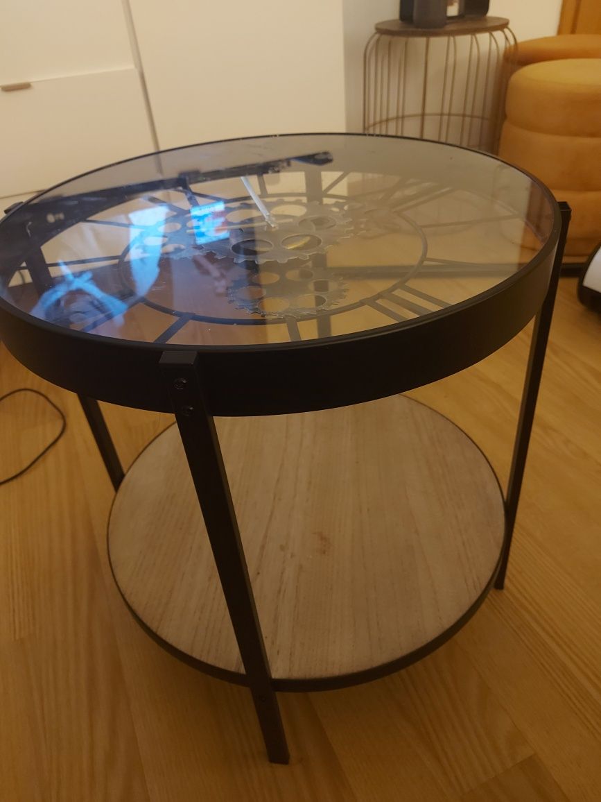 Mesa de centro com relógio