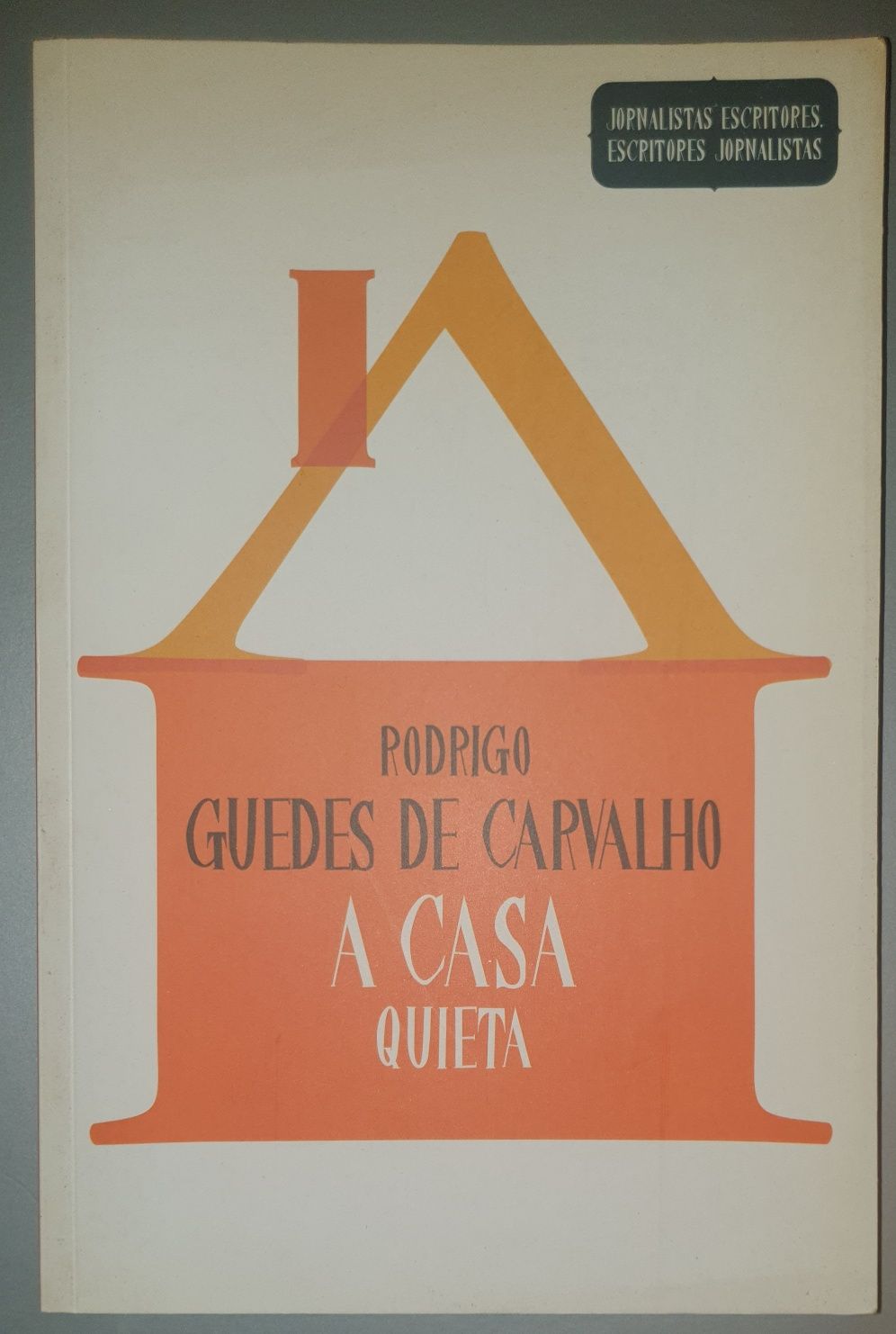 Livro  "A casa quieta" de Rodrigo Guedes de Carvalho