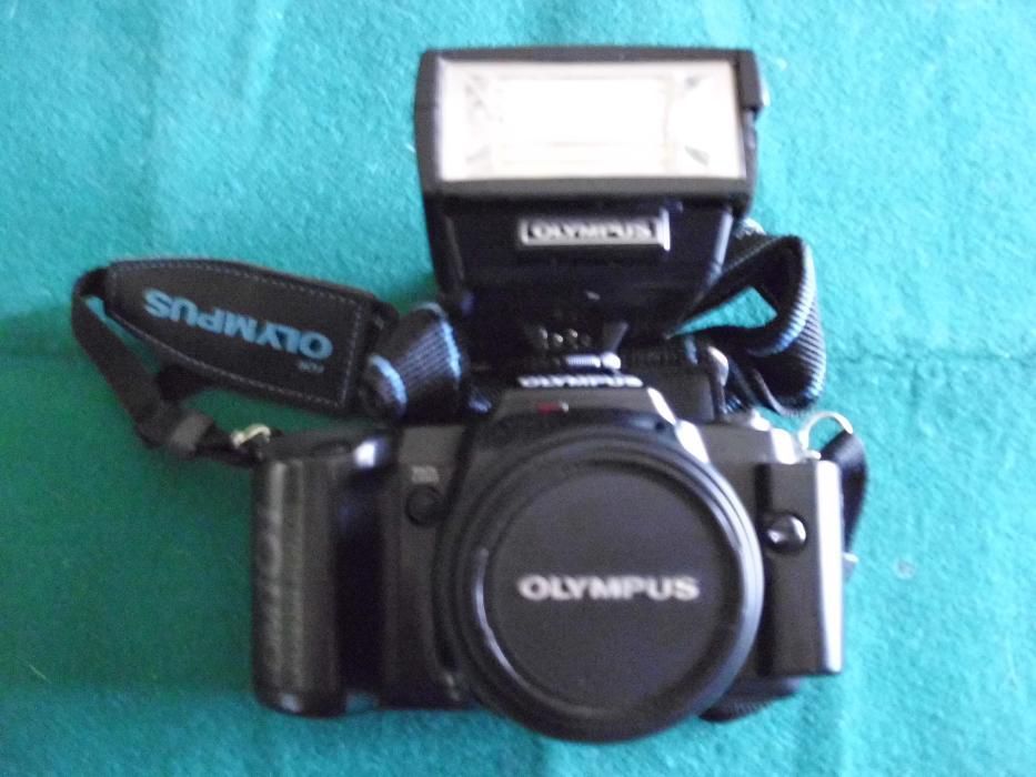 Máquina Fotográfica OLIMPUS OM101+FLASH Muito Bom Estado