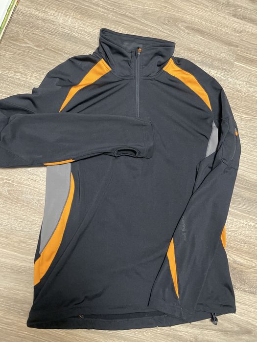 Спортивна кофтинка