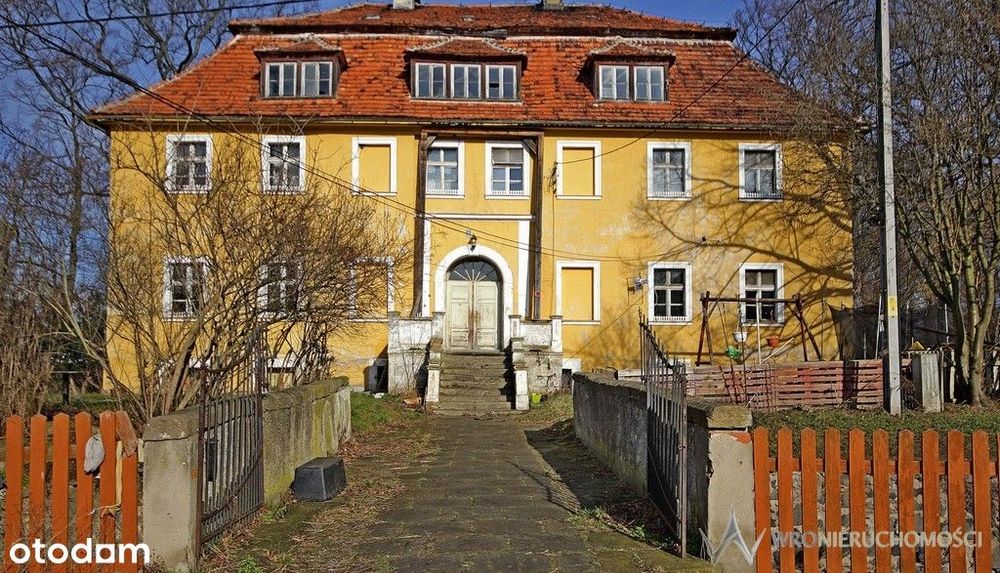 Bajkowy Dworek w otoczeniu Parku | Folwark