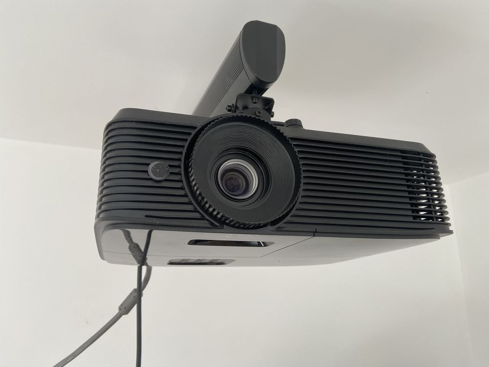 Optoma hd143x projector