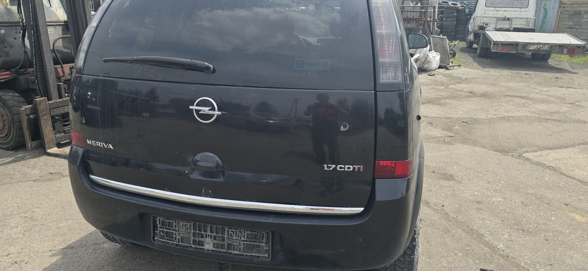 Drzwi prawe zderzak Z 20R  lampa maska Opel Meriva 1,7 CDTI Części