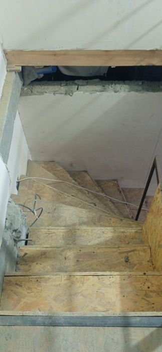 Лестници, драбини, сходи, ворота, металоконструкції металеві варимо.