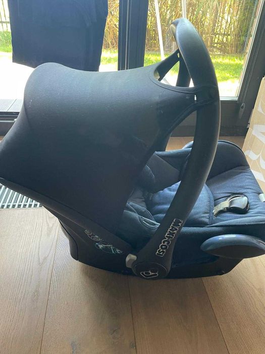 Sprzedam zestaw Maxi-Cosi CabrioFix z bazą FamilyFix (ISOFIX).