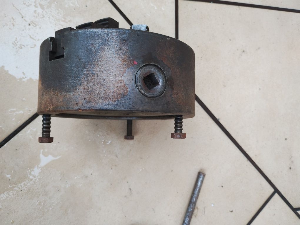 Uchwyt tokarski fi 160mm 3-szczękowy klucz w zest