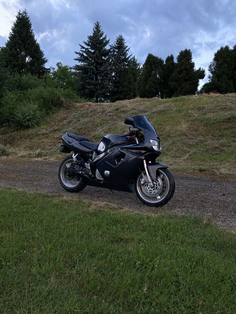 Продам мотоцикл YAMAHA FZR 600r