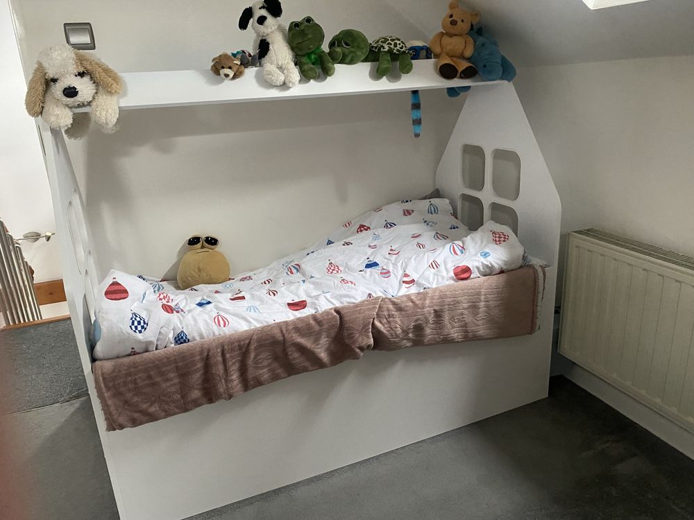 Łóżeczko Domek dla dziecka z materacem