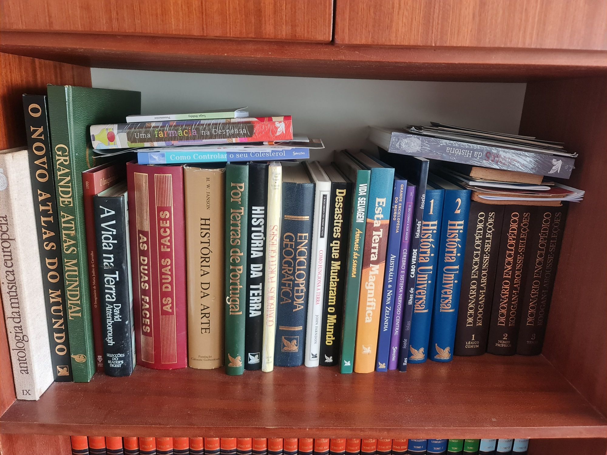 Centenas de Livros, enciclopédias