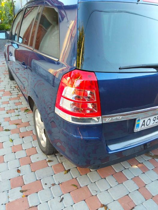 Опель зафіра 2010