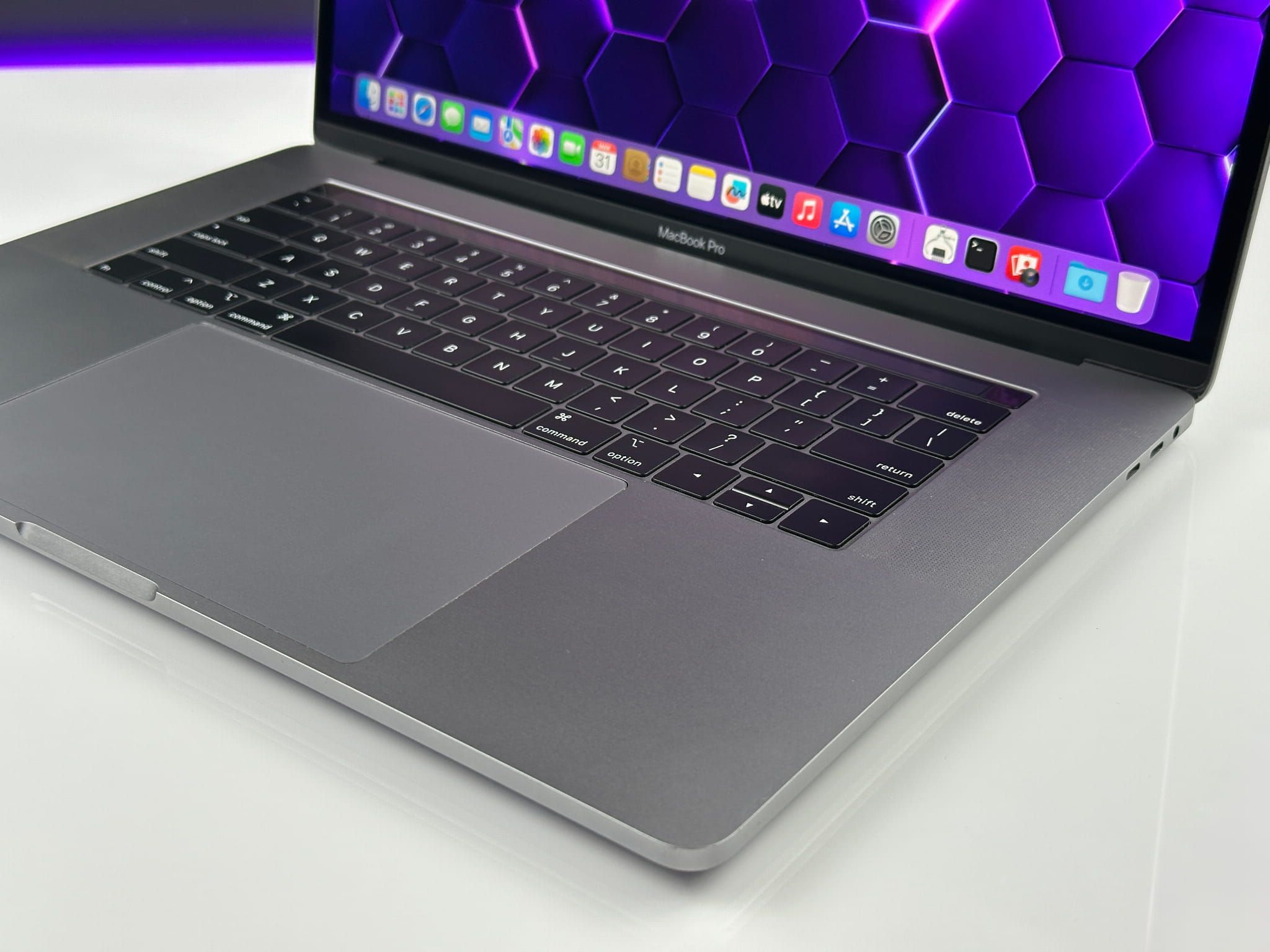 Laptop Apple MacBook Pro 15 A1990 | i7-8850H / Radeon / US /gwar 12msc