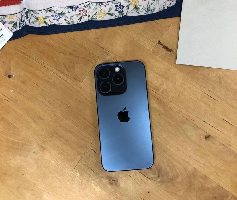 Продам айфон 15 про ,256 гб