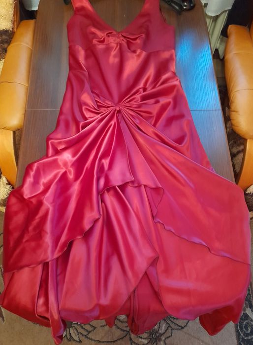 Czerwona sukienka wieczorowa sylwestrowa