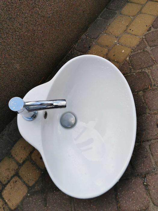 Umywalka nablatowa z baterią – stan bardzo dobry