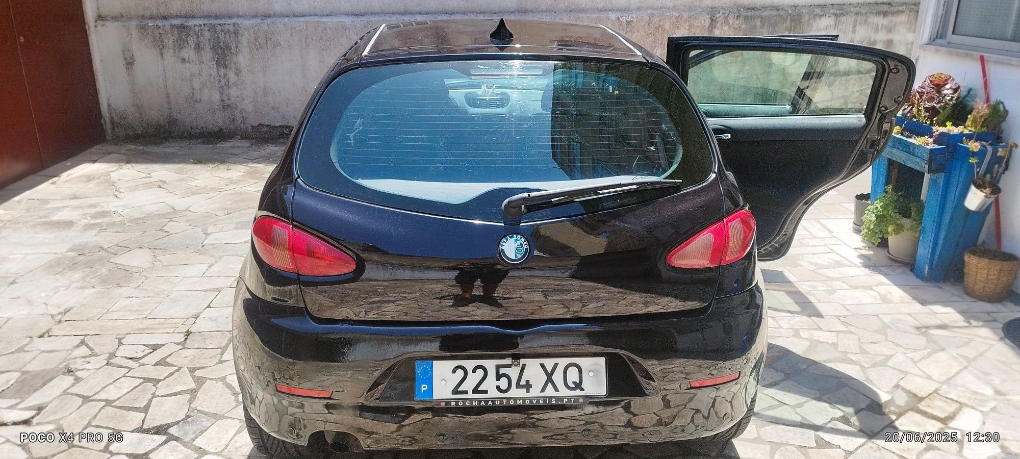 Vende-se Alfa Romeu a gás e  gasolina