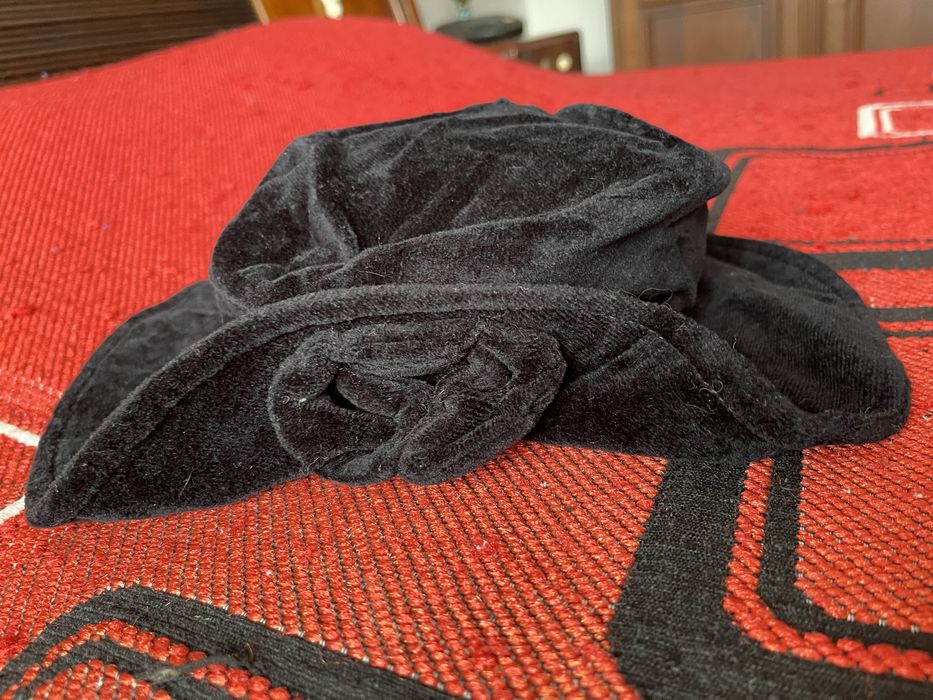Chapeu de veludo preto super moda