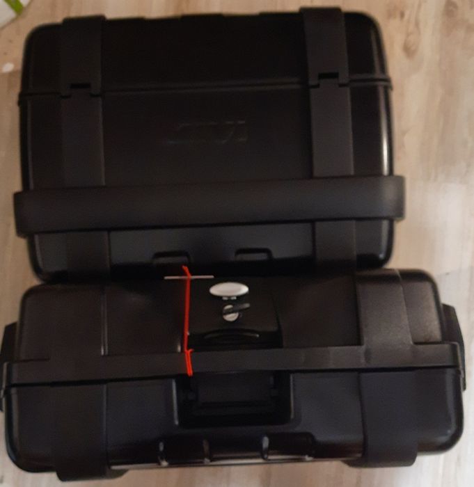 Kufry boczne Givi Trekker 33 l