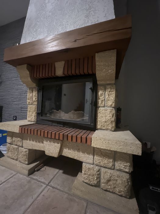 Kominek z wkladem 12kW (obudowa bloki piaskowca)