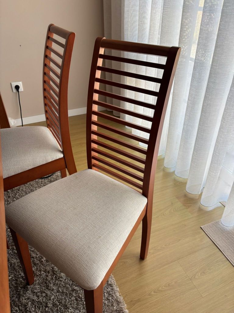 Mesa de jantar extensível em cerejeira
