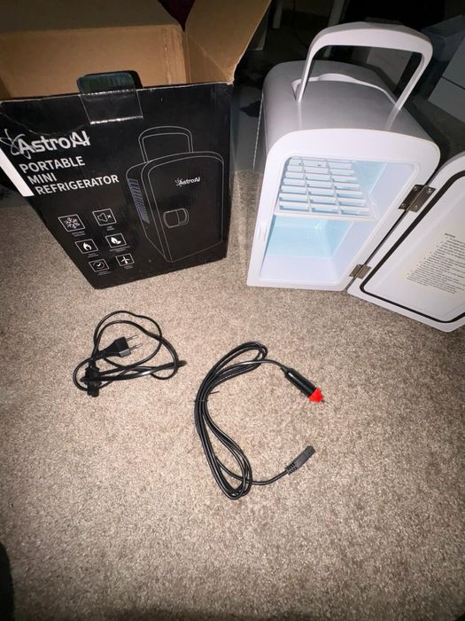 Міні-холодильник AstroAI портативний 4л 220В/12В охолодження обігрів