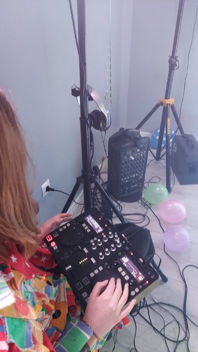 Wynajem nagłośnienia oświetlenia głośniki światło sprzęt TV, DJ oprawa