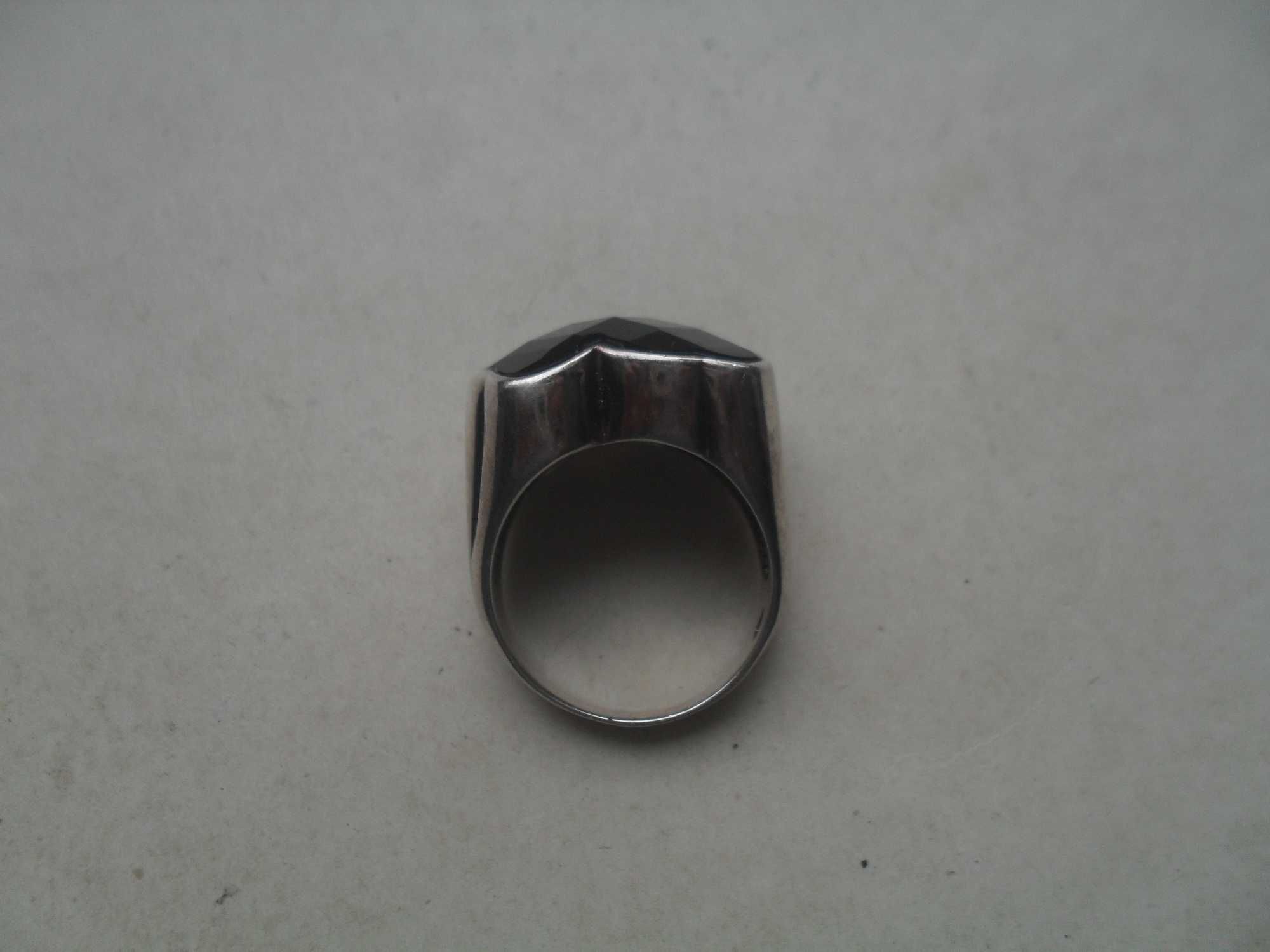 Tous-duży srebrny pierścionek - czarny miś - fasetowany onyks-cena ost