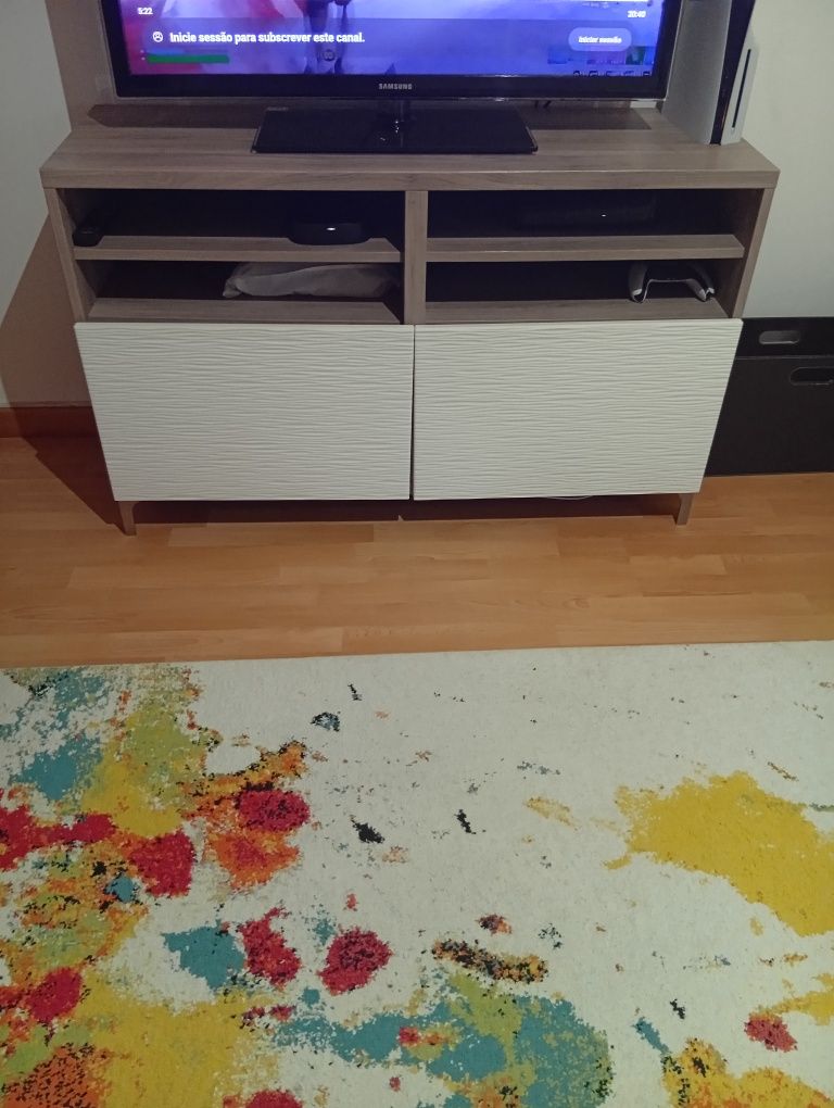 Móvel de TV do IKEA