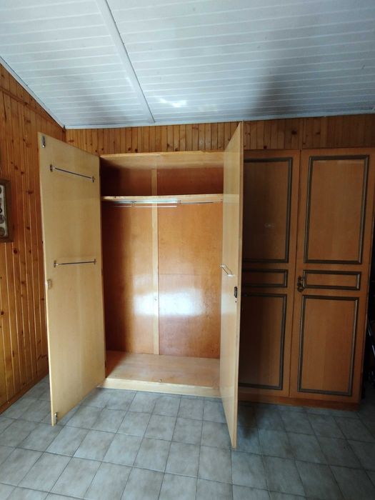 Pojemna szafa, z praktycznym wnętrzem, ładny kolor. Tanio! OKAZJA!