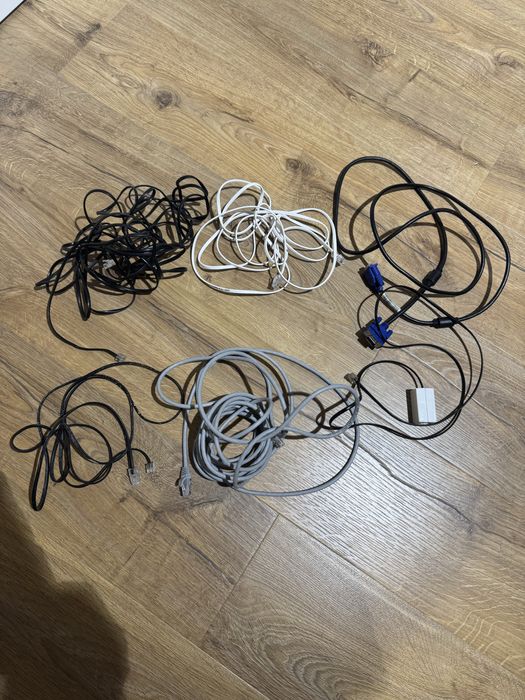 Kable od internetu / monitora / telefoniczne