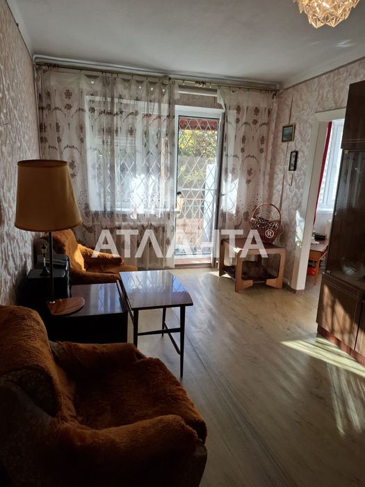 Продається 3 -кімнатна квартира на Сегедській