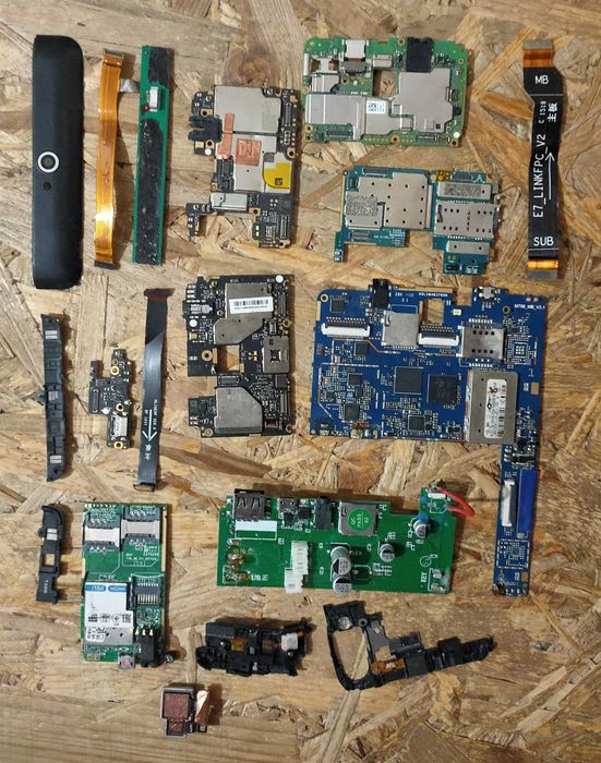 Запчасти мобильных телефонов,планшетов.