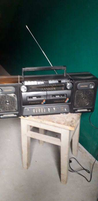 Магнитофон  кассетный со светомузыкой.