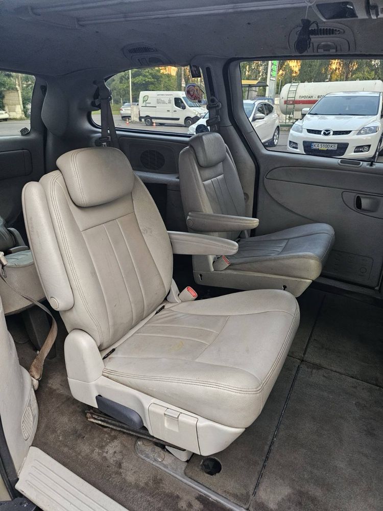 Chrysler Voyager 2005 3.8 Avtomat