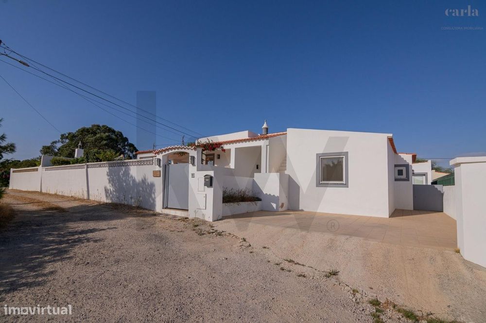 Fantástica Moradia Renovada  nos Salgados com Piscina