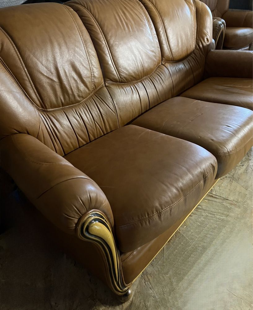 Продаю шкіряний диван +2 крісла