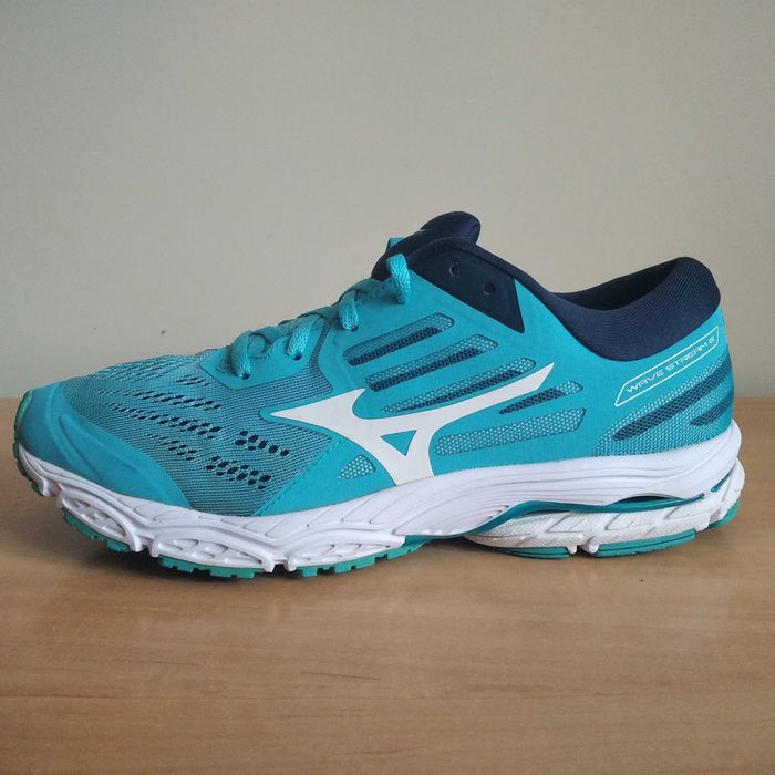 Profesjonalne buty biegowe MIZUNO WAVE STREAM 2 roz.eu-39