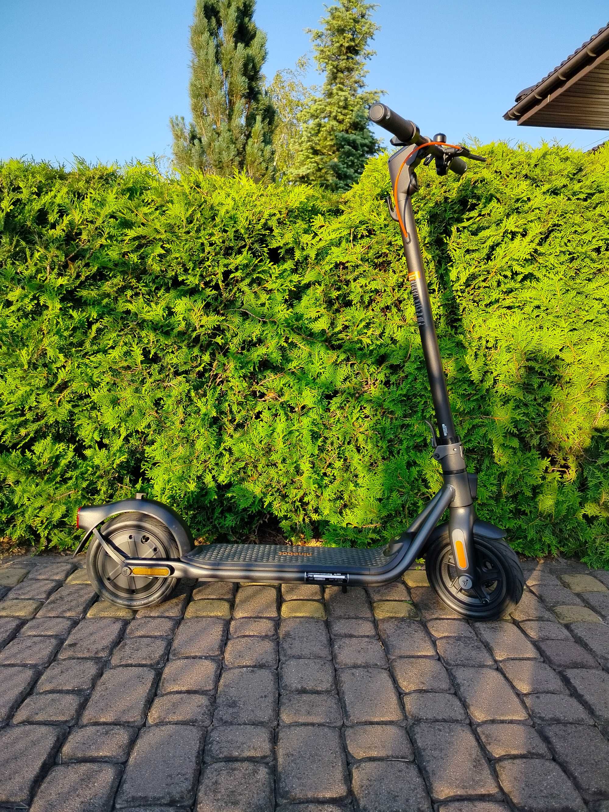 Hulajnoga elektryczna SEGWAY Ninebot KickScooter F2 Plus 55km Czarny