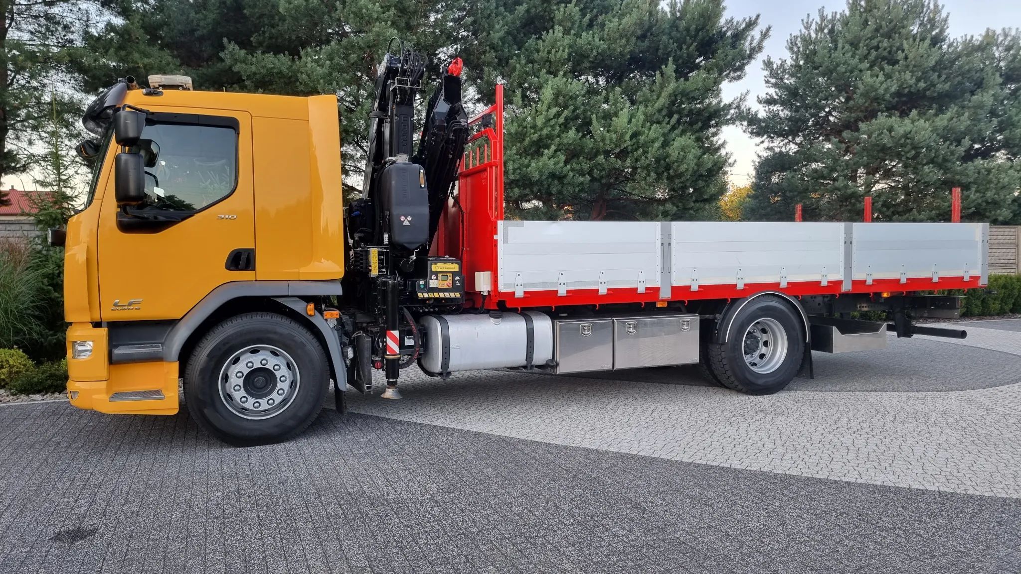 DAF LF 310 4x2 HDS FASSI F185