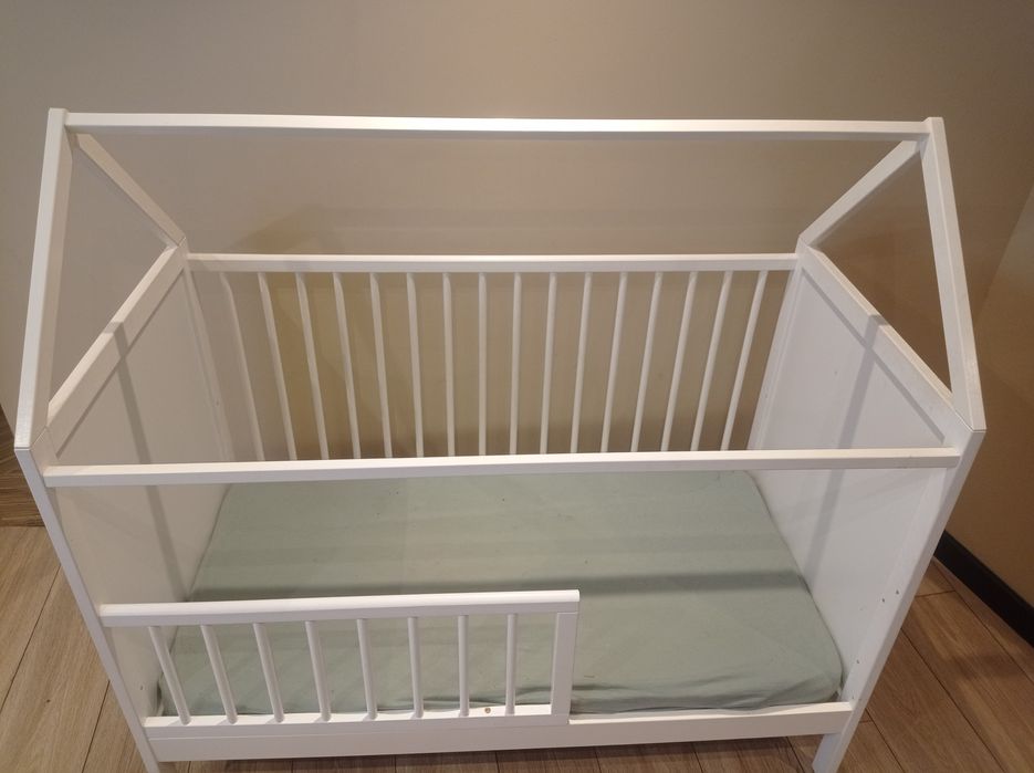 Łóżeczko domek 2w1 z funkcją wejścia dla malucha